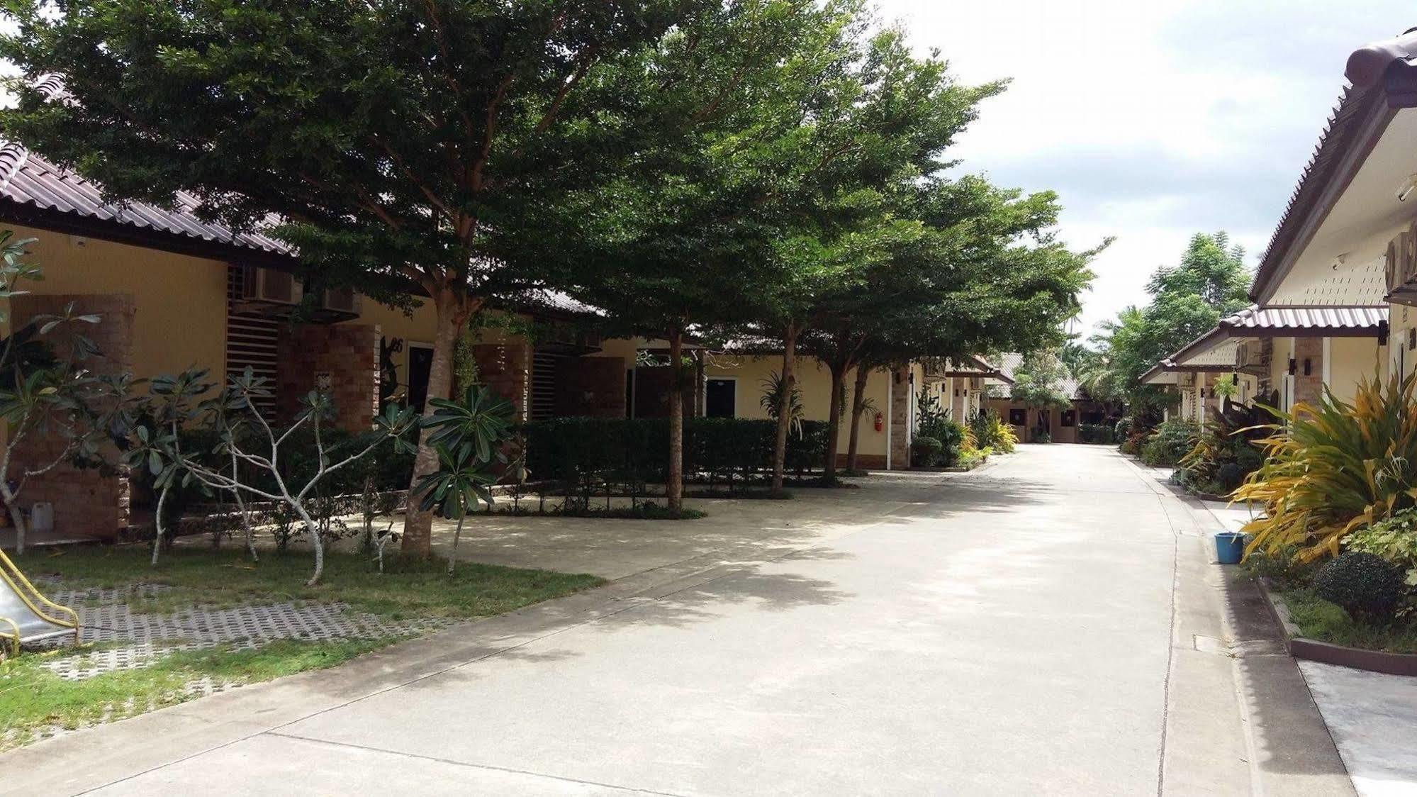 Palm Sweet Resort Chumphon Exterior photo